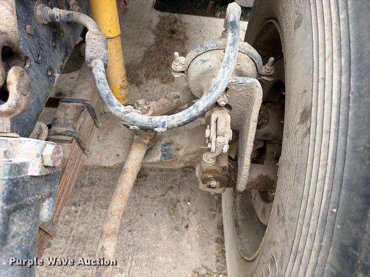 image for item FU4699 1994 Ford F700 bucket truck