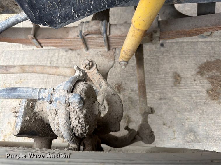image for item FU4699 1994 Ford F700 bucket truck