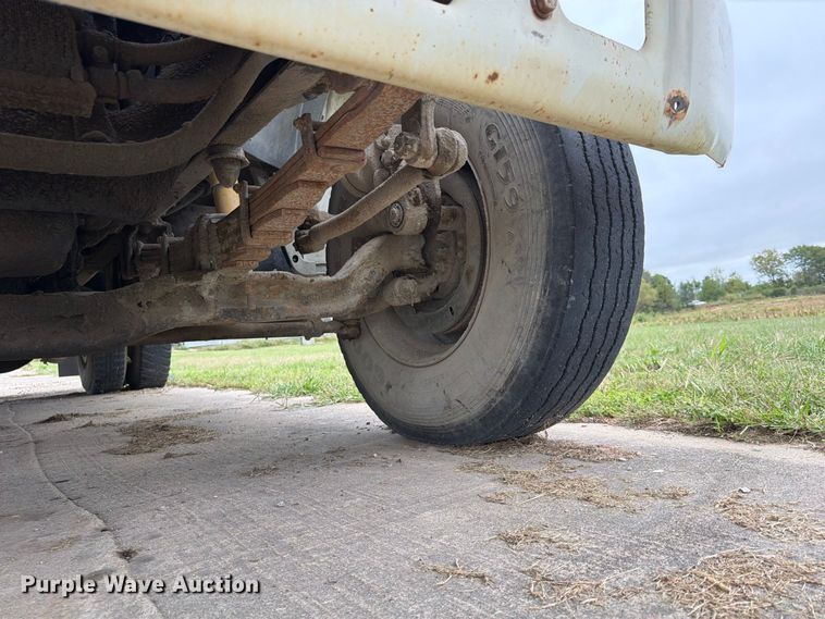 image for item FU4699 1994 Ford F700 bucket truck