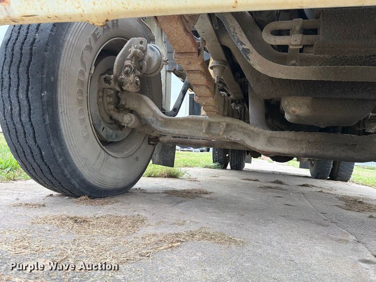 image for item FU4699 1994 Ford F700 bucket truck
