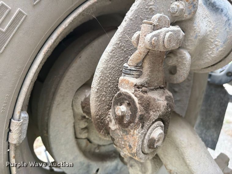 image for item FU4699 1994 Ford F700 bucket truck
