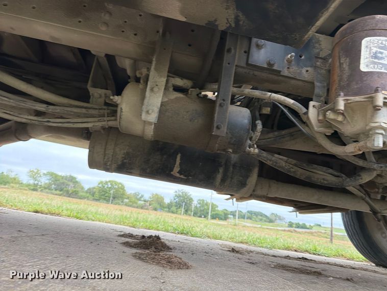 image for item FU4699 1994 Ford F700 bucket truck