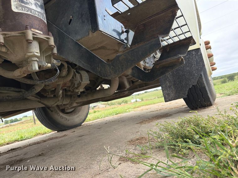 image for item FU4699 1994 Ford F700 bucket truck