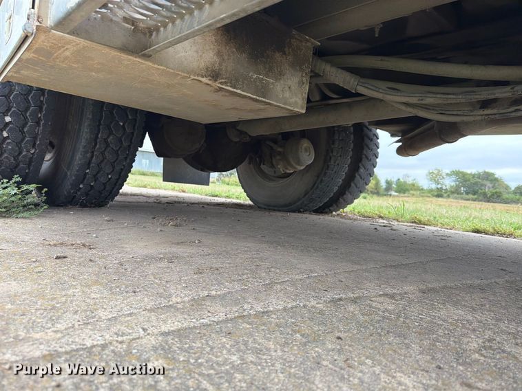 image for item FU4699 1994 Ford F700 bucket truck
