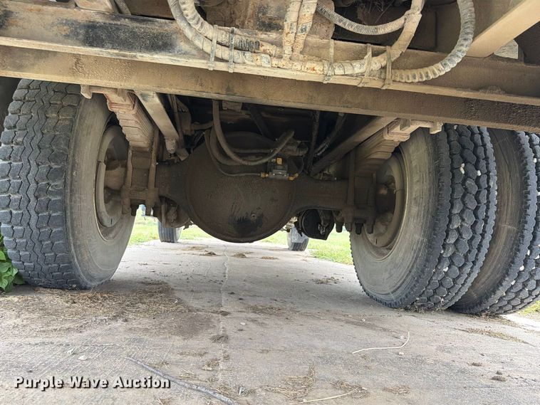 image for item FU4699 1994 Ford F700 bucket truck