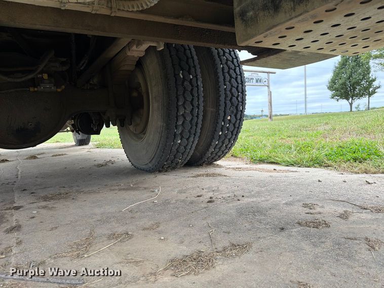 image for item FU4699 1994 Ford F700 bucket truck