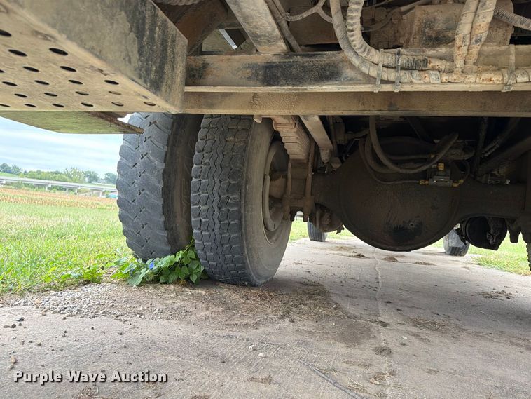 image for item FU4699 1994 Ford F700 bucket truck