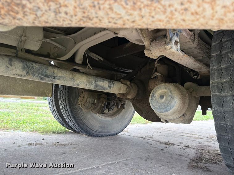 image for item FU4699 1994 Ford F700 bucket truck