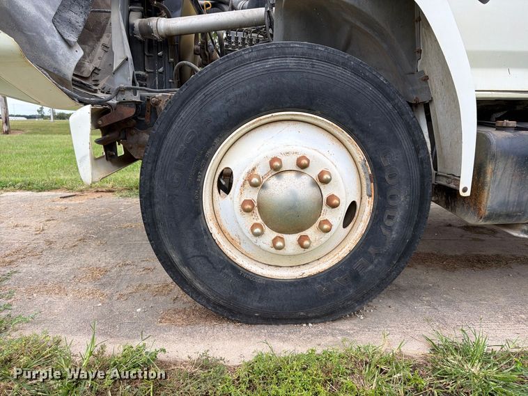 image for item FU4699 1994 Ford F700 bucket truck