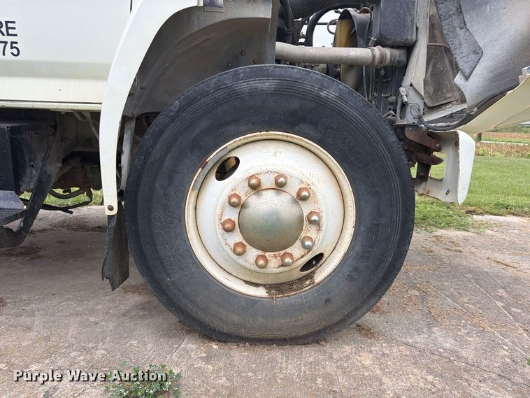 image for item FU4699 1994 Ford F700 bucket truck