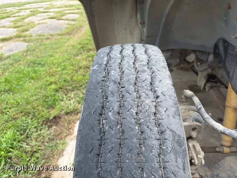 image for item FU4699 1994 Ford F700 bucket truck