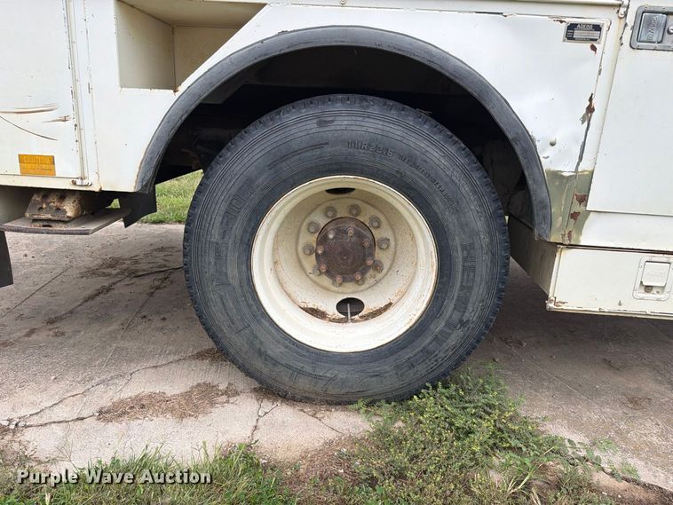 image for item FU4699 1994 Ford F700 bucket truck