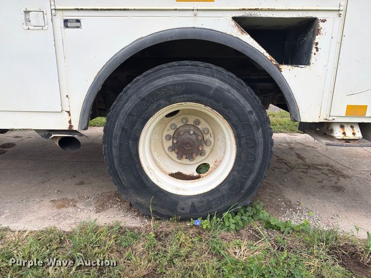 image for item FU4699 1994 Ford F700 bucket truck