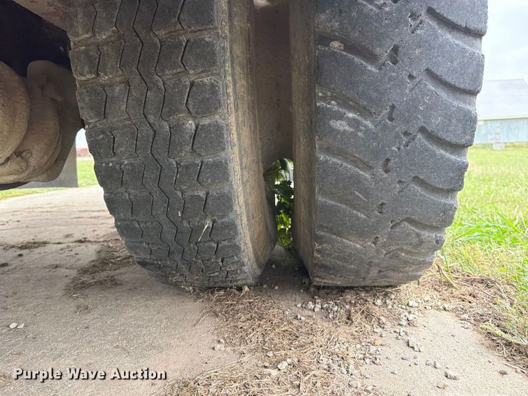 image for item FU4699 1994 Ford F700 bucket truck