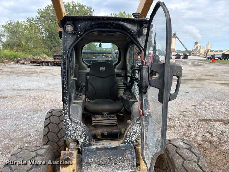 image for item FU4730 2021 Caterpillar 272D3 skid steer loader