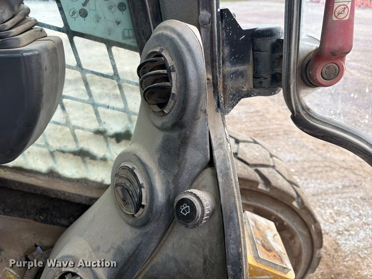 image for item FU4730 2021 Caterpillar 272D3 skid steer loader