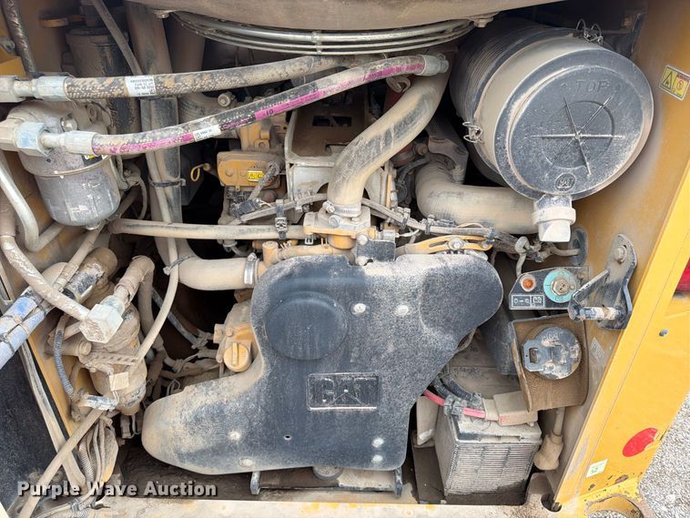 image for item FU4730 2021 Caterpillar 272D3 skid steer loader