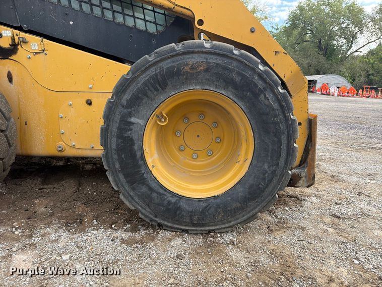 image for item FU4730 2021 Caterpillar 272D3 skid steer loader