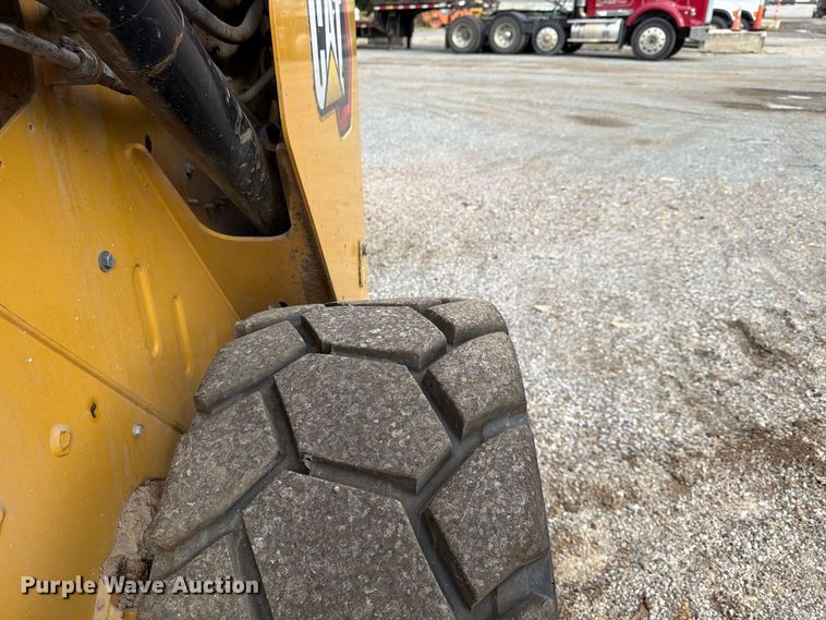 image for item FU4730 2021 Caterpillar 272D3 skid steer loader
