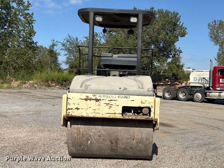 image for item FU4731 Ingersoll-Rand DD-70 double drum vibratory roller