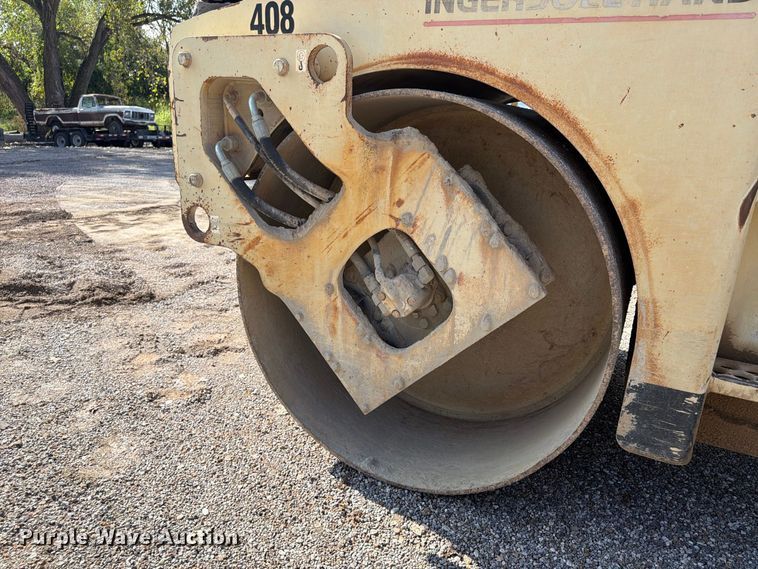 image for item FU4731 Ingersoll-Rand DD-70 double drum vibratory roller