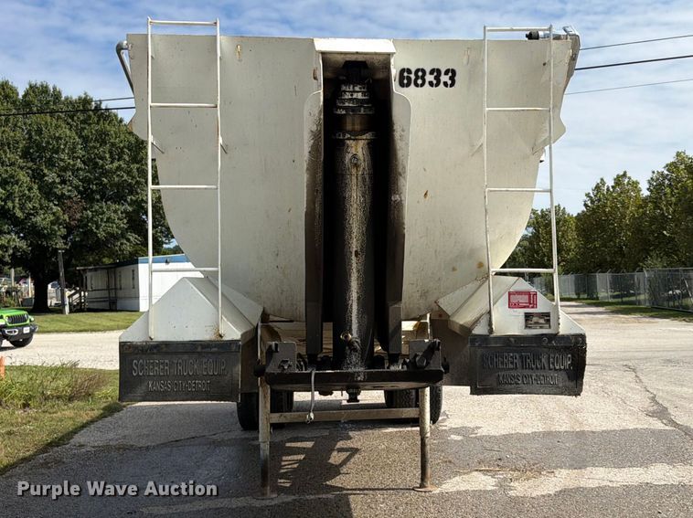 image for item FU4732 1996 Western Construction Components STR26 end dump trailer