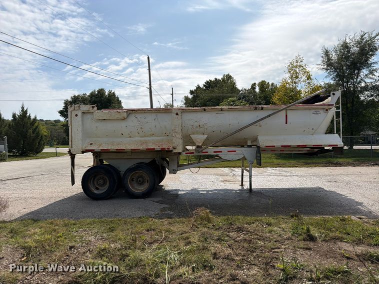 image for item FU4732 1996 Western Construction Components STR26 end dump trailer