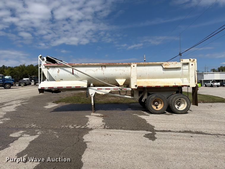 image for item FU4732 1996 Western Construction Components STR26 end dump trailer
