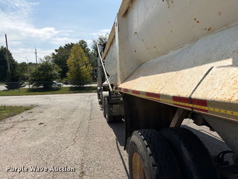 image for item FU4732 1996 Western Construction Components STR26 end dump trailer