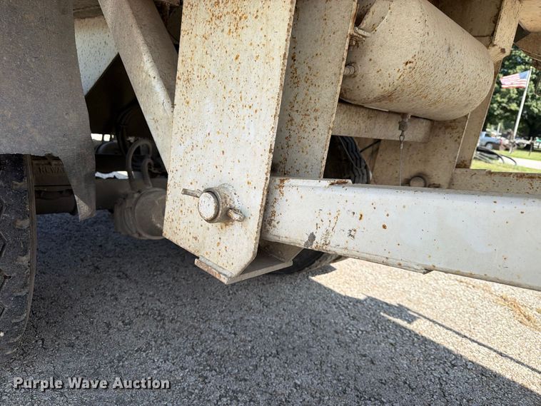 image for item FU4732 1996 Western Construction Components STR26 end dump trailer