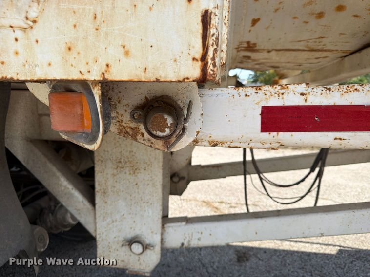 image for item FU4732 1996 Western Construction Components STR26 end dump trailer
