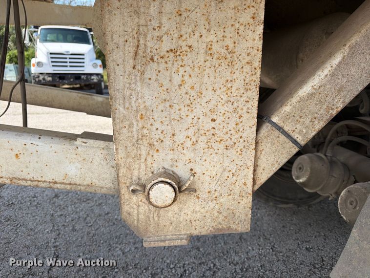 image for item FU4732 1996 Western Construction Components STR26 end dump trailer