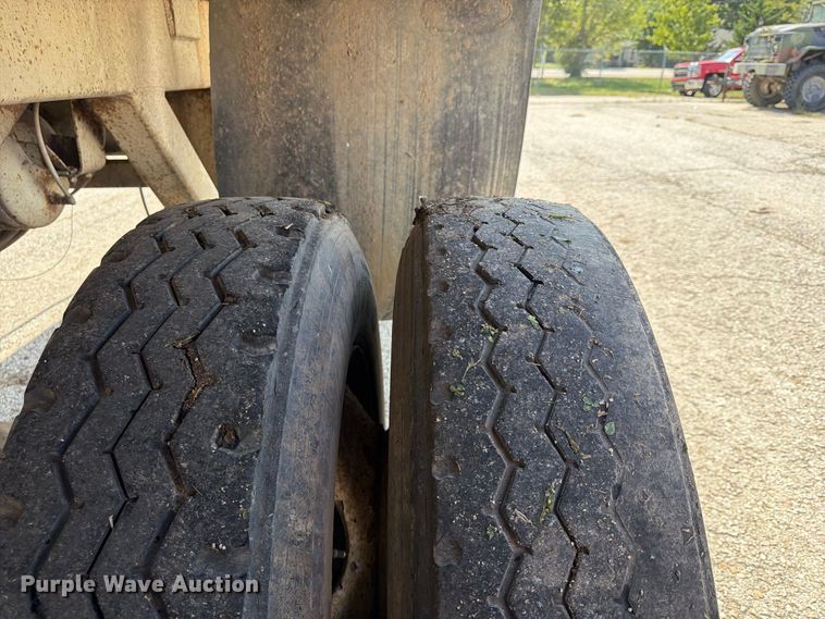 image for item FU4732 1996 Western Construction Components STR26 end dump trailer