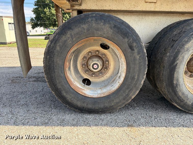 image for item FU4732 1996 Western Construction Components STR26 end dump trailer