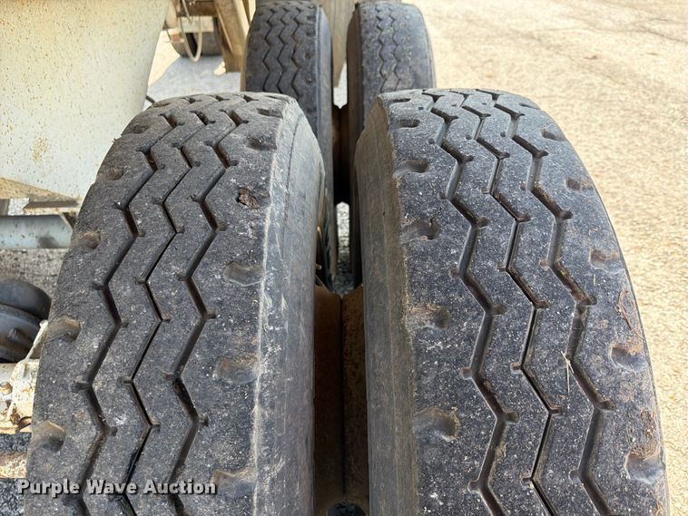 image for item FU4732 1996 Western Construction Components STR26 end dump trailer
