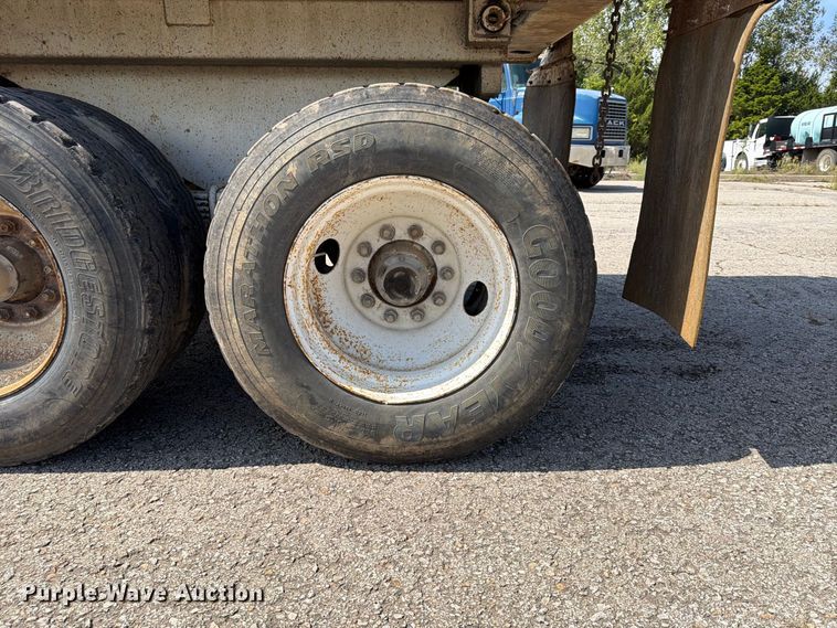 image for item FU4732 1996 Western Construction Components STR26 end dump trailer