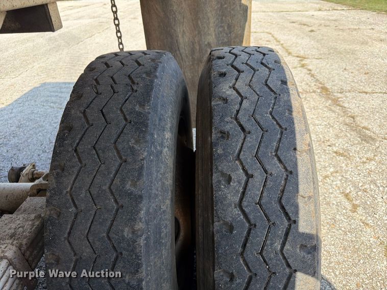 image for item FU4732 1996 Western Construction Components STR26 end dump trailer