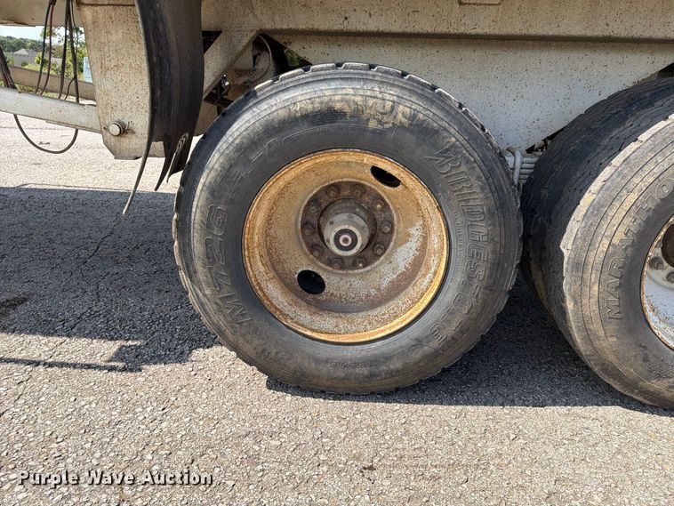 image for item FU4732 1996 Western Construction Components STR26 end dump trailer