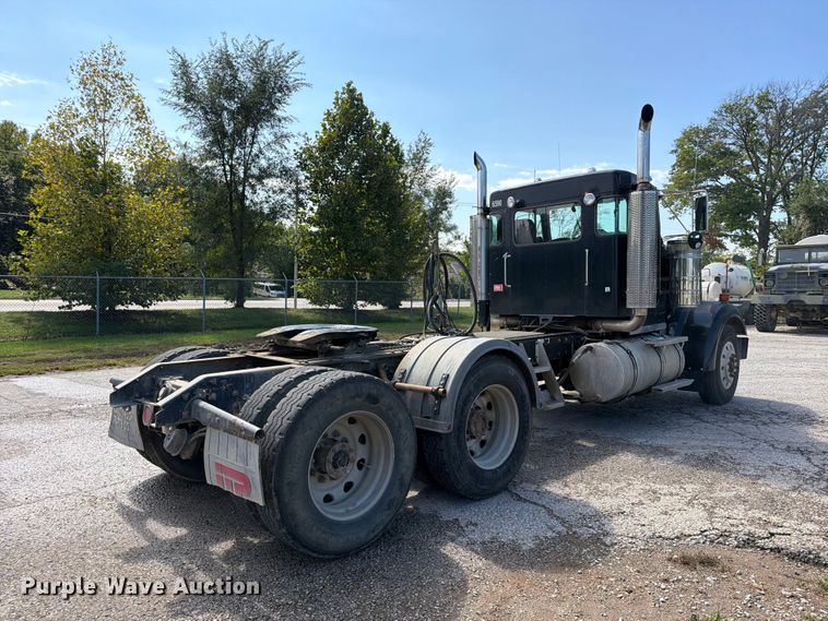 image for item FU4733 1999 Kenworth W900 semi truck
