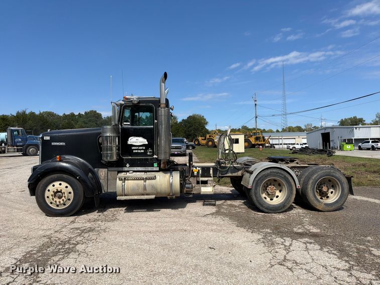 image for item FU4733 1999 Kenworth W900 semi truck