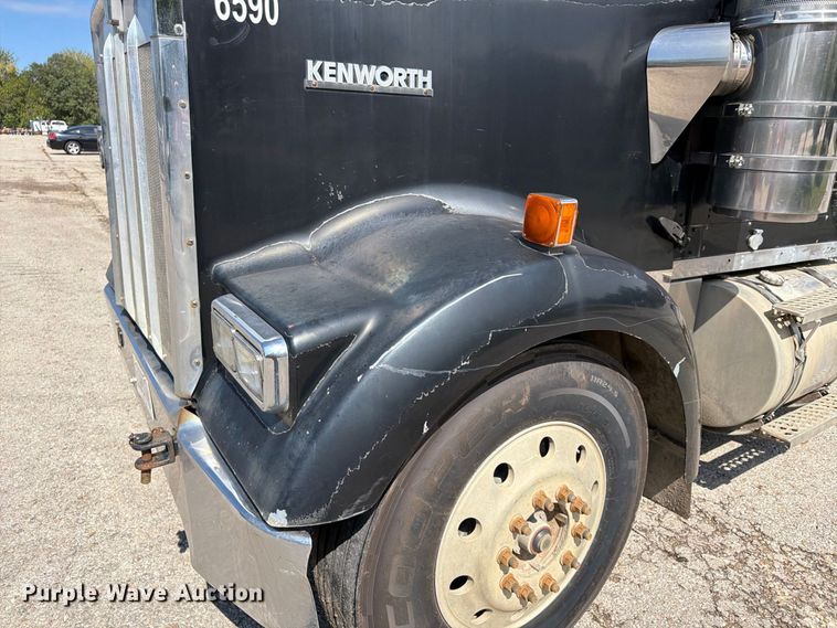 image for item FU4733 1999 Kenworth W900 semi truck