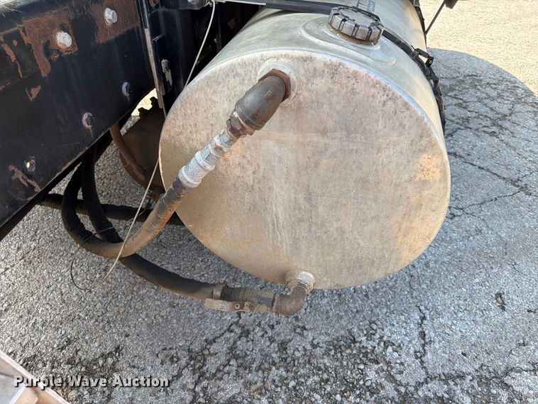 image for item FU4733 1999 Kenworth W900 semi truck