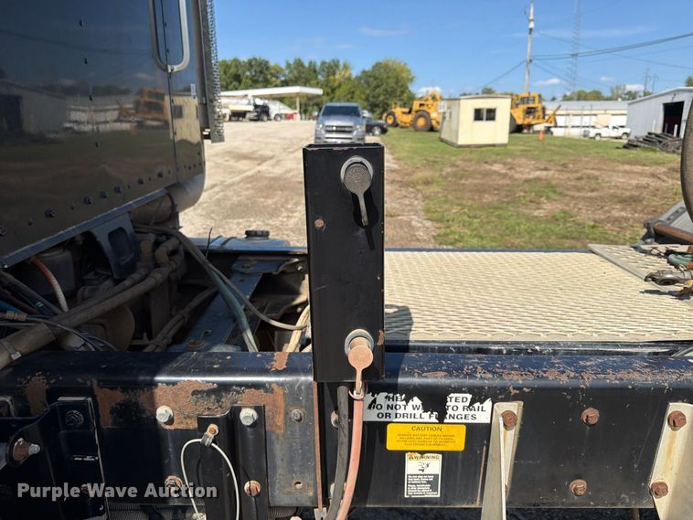 image for item FU4733 1999 Kenworth W900 semi truck