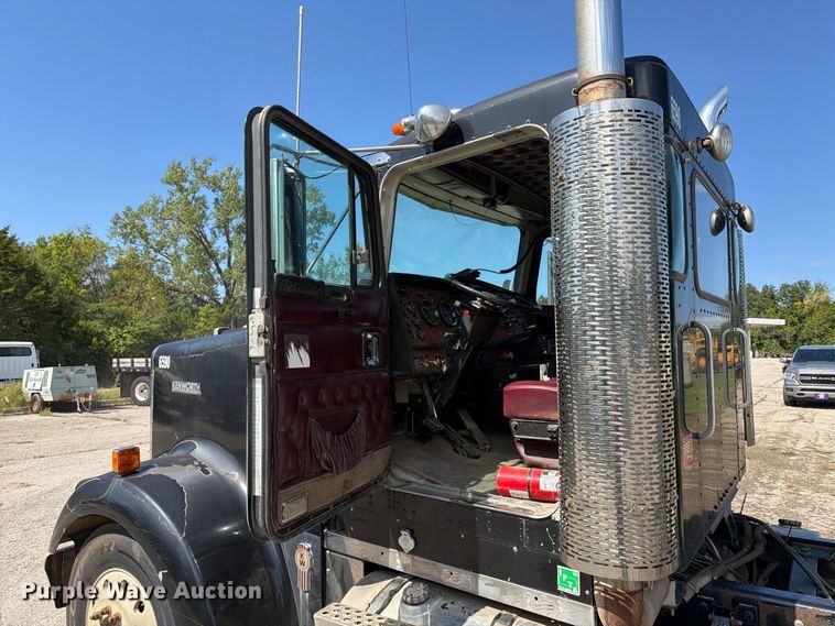 image for item FU4733 1999 Kenworth W900 semi truck