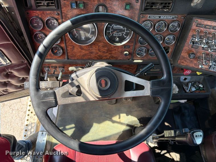 image for item FU4733 1999 Kenworth W900 semi truck