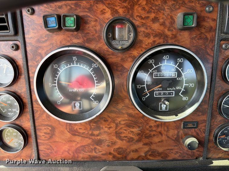 image for item FU4733 1999 Kenworth W900 semi truck
