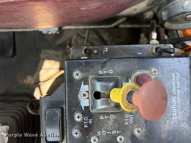 image for item FU4733 1999 Kenworth W900 semi truck
