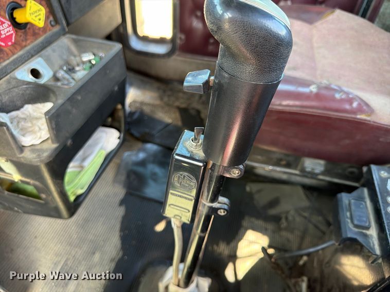 image for item FU4733 1999 Kenworth W900 semi truck