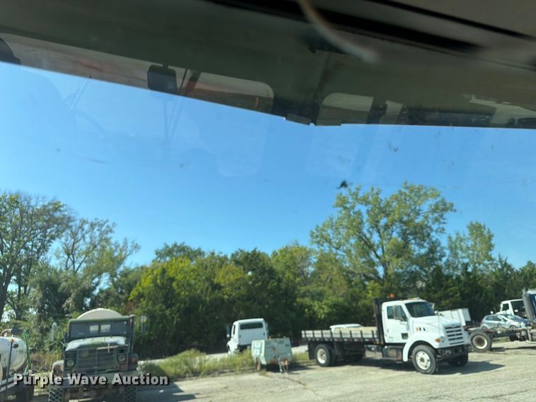 image for item FU4733 1999 Kenworth W900 semi truck