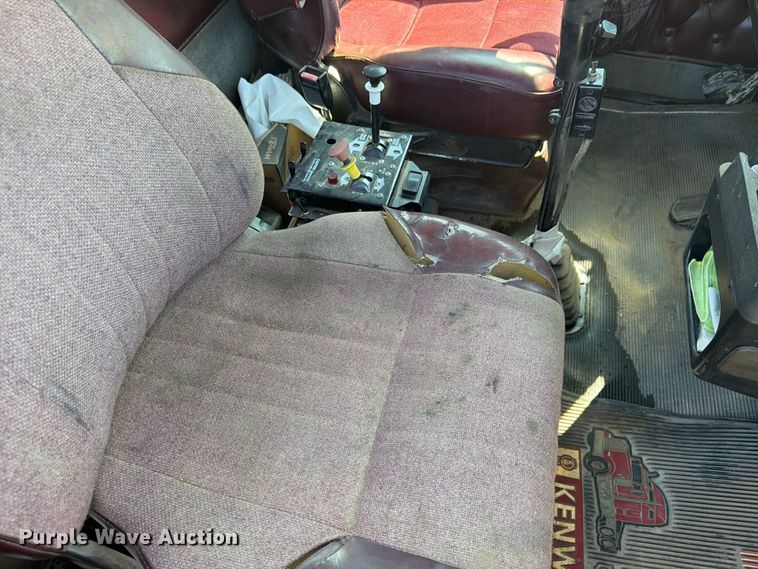image for item FU4733 1999 Kenworth W900 semi truck